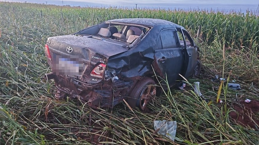 Motorista perde controle da direção e mulher morre após capotamento na BR-376